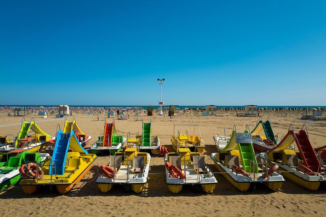 Residence Le Zattere Bibione Exterior foto